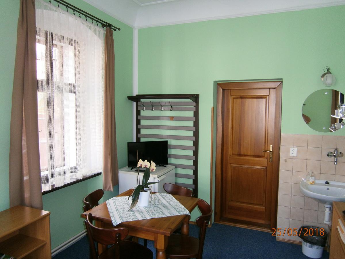 库德拉酒店 Česká Kamenice 外观 照片